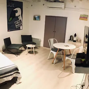 Studio Typique Et Cosy Climatise. Apartamento