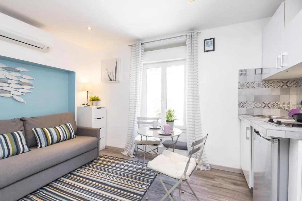 Azur Studios Cannes 0*,  Francia
