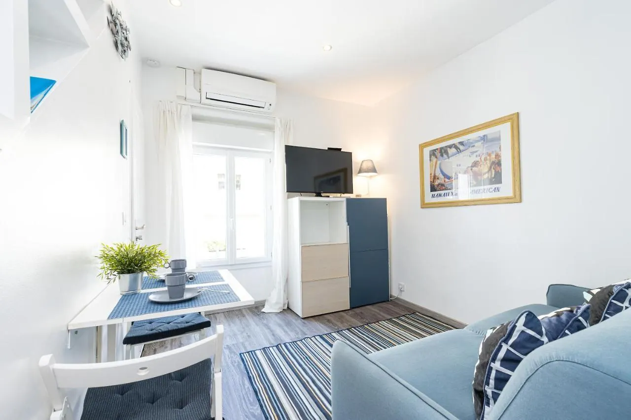 Azur Studios Cannes 0*,  France